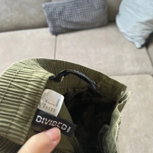 Militär grön cargos  - Använt de några gånger , är i god skick !😊