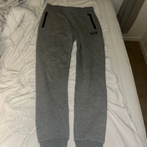 Fina Armani mjukisbyxor  - Super fint skick, som nya endast använda 1-2 gånger 