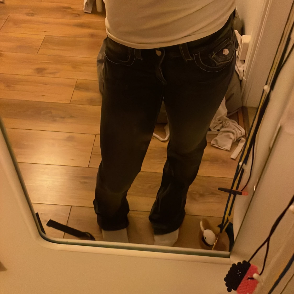 Svarta jeans med knappar