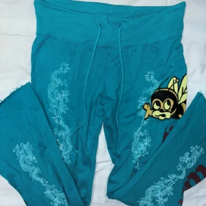 Ed Hardy byxor - Ed Hardy. För stora köpte precis