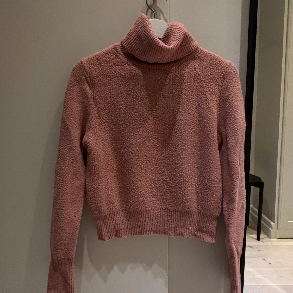 Rosa stickad polotröja - 1