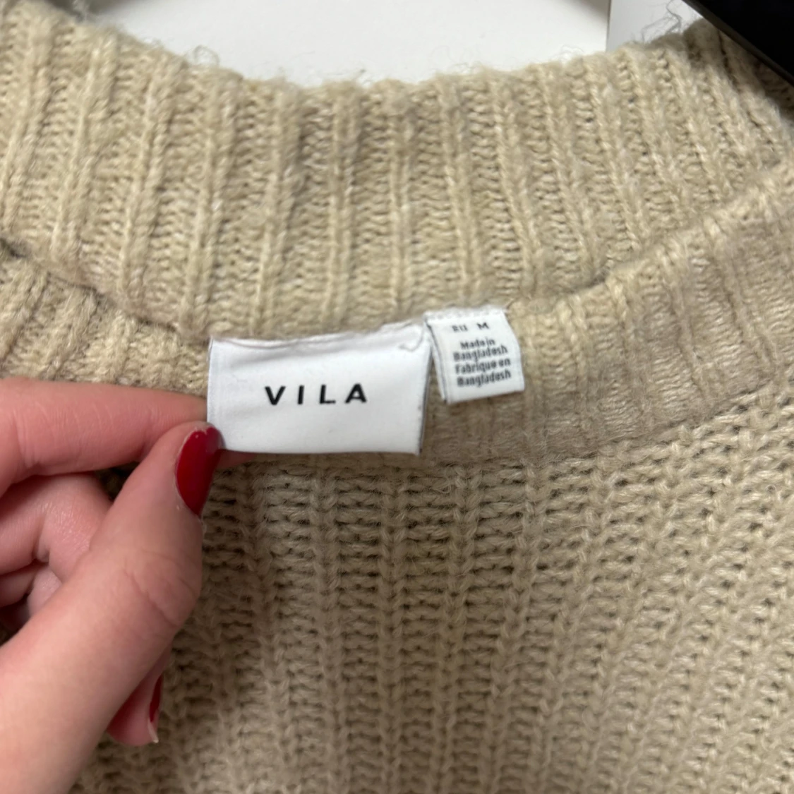 Beige stickad tröja från VILA - 2