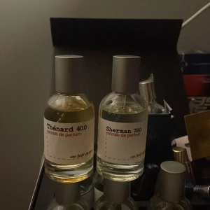 Parfymflaskor Thénard 40.0 och Sherman 780 - Söker byte främst, tar även emot prisförslag! Av Två iprincip fulla flaskor av Thénard 40.0  ( Tobacco mandarin) och Sherman 780 (kilian smoking hot) . Perfekt för den som söker unika dofter.