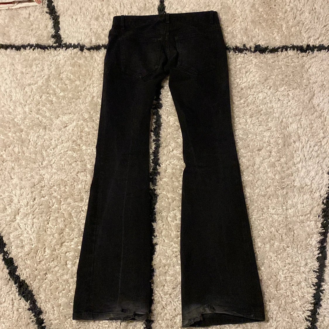 Svarta bootcut jeans - 1
