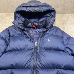 Ralph Lauren Jacka - Ralph Lauren Jacka | Skick: 8/10 (liten skada på armen) | Storlek: XS | Nypris: Ca 3000kr | Pris: 1349kr | Pris kan diskuteras | Hör av er vid mer frågor | Mvh Leon