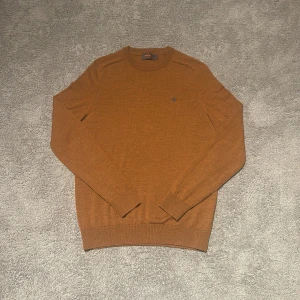 Stickad Morris tröja - Sickad merino ull tröja från Morris | brun/orange | bra skick | storlek M | nypris 1599kr mit pris 400kr | skiv vid minst fundering 😁🙌