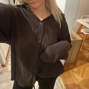 Skjorta - Superfin oversized skjorta från Gina, använd 1-2 gngr så i mkt bra skick!!