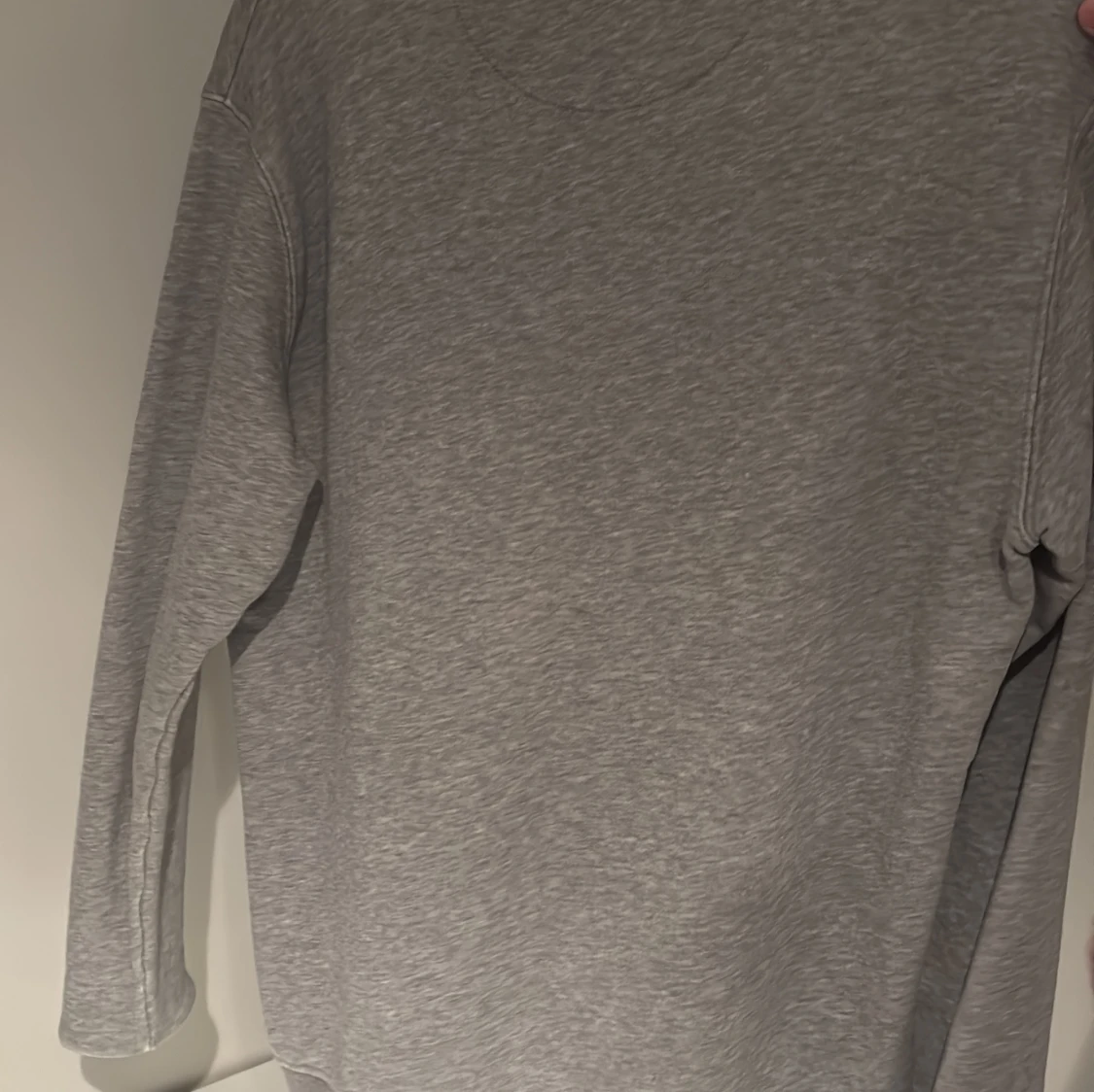 Grå sweatshirt från GANT - 1