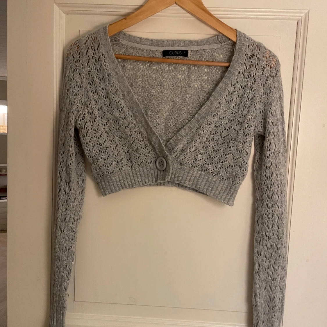 Grå stickad kofta - 2