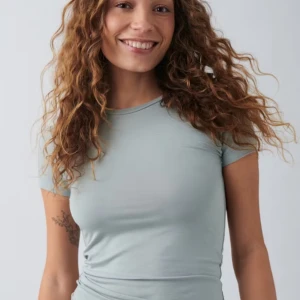 Ljusgrön t-shirt - Snygg ljusgrön t-shirt med korta ärmar. Perfekt för en avslappnad stil. Passar bra till jeans eller shorts. Pris går att diskutera som vanligt