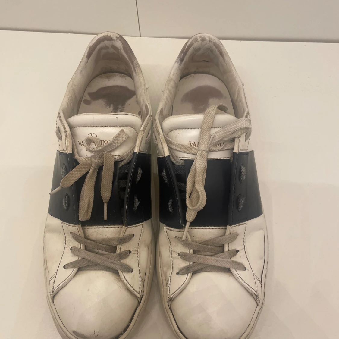 Valentino sneakers i vitt och svart - 3