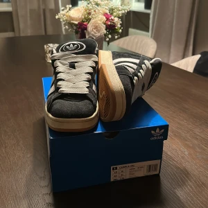 Adidas campus - Säljer nu mina adidas campus då jag aldrig riktigt använt dom. Köpte dom när dom ”trenda” och sen aldrig använt riktigt. Hör gärna av er vid frågor!