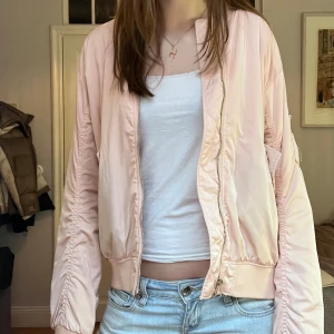 Bomberjacka - Fin bomberjacka, perfekt till våren💕💕