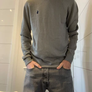 Ralph Lauren  - Ralph Lauren - skick 9,5/10 - storlek M - modellen är 176cm lång - nypris ca 2300kr mitt pris 599 - pris kan diskuteras vid snabb affar!