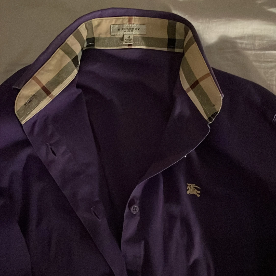 Lila skjorta från Burberry - 1