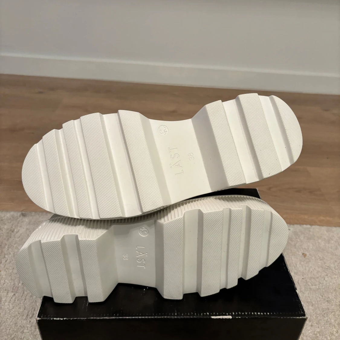 LÄST Caroline Vinter stövlar från märket 38 passar 39  - 3