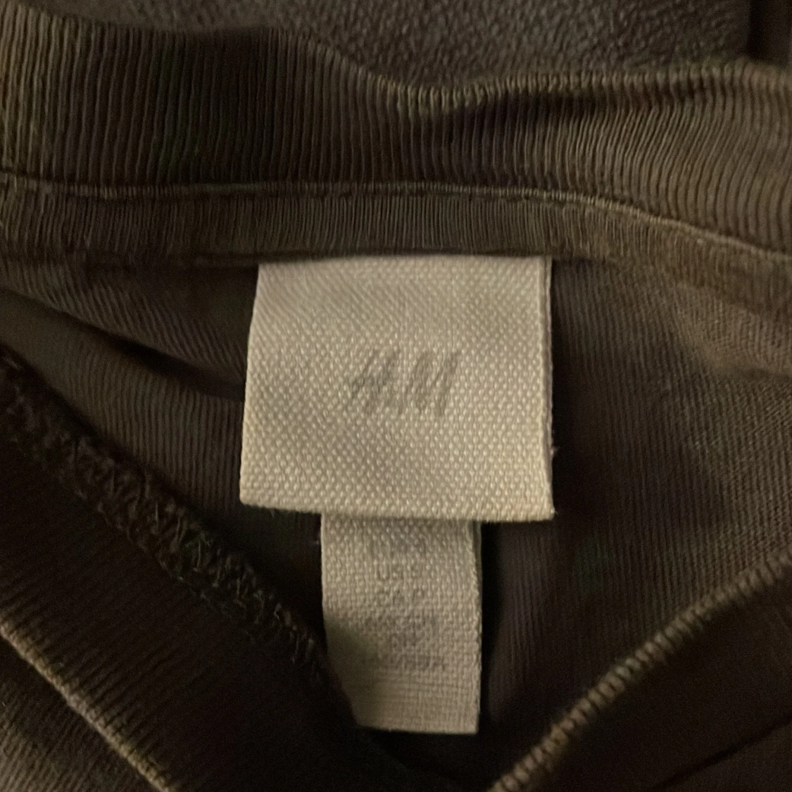 Grå t-shirt med tryck - 4