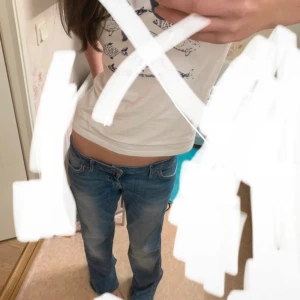 low rise bootcut jeans  - Lågmidjade jeans från cross jeans, innerbenslängden är 75cm och midjemåttet är 42cm rakt över. Storlek S