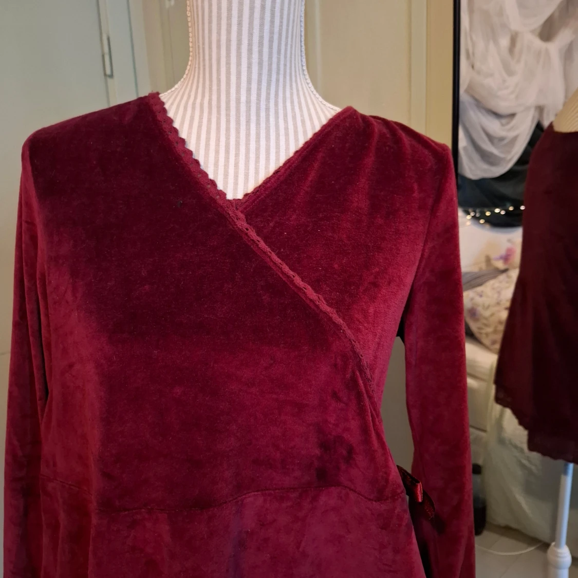 Vinröd velourtröja från blooming  - 3