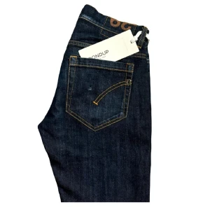 Mörkblå jeans från Dondup - Snygga mörkblå jeans från dondup pris går o diskutera