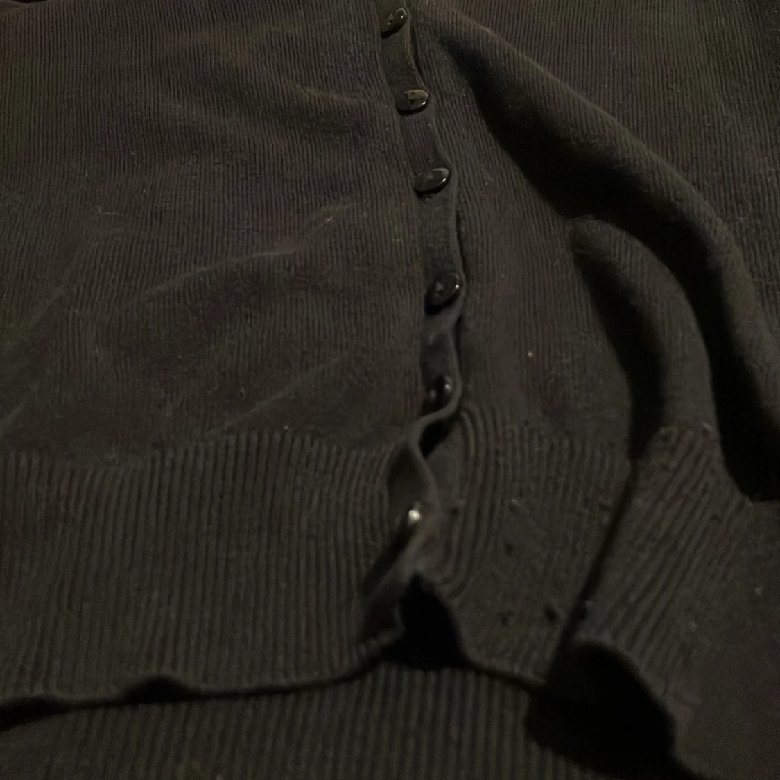 Svart kofta med knappar - 3