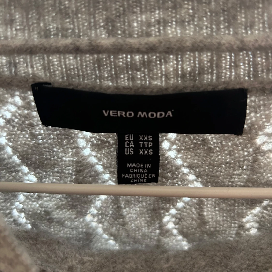 Grå stickad tröja från Vero Moda - 2