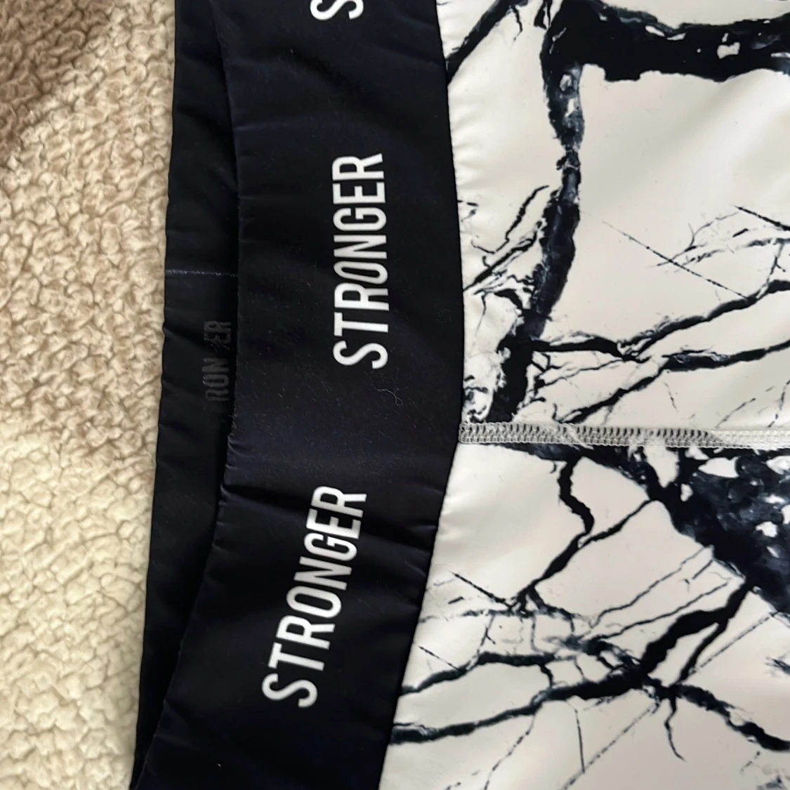 Mönstrade tights från Stronger - 4