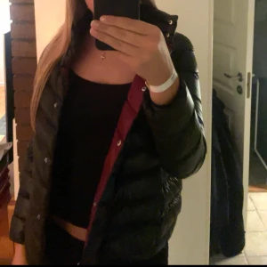 Herno, Duno jacka  - säljer min skitsnygga jacka från märket DUNO då den inte kommer till någon användning. Kan sänka pris vid snabb affär💕(Herno inspierarande)