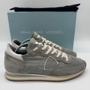 PHILIPPE MODEL TRPZ - Philippemodel TRPZ - Skick: 8/10 - Tillbehör: Enbart skorna - Storlek 42 sitter som 43 - Nypris ca 3700kr - Deluxecloset