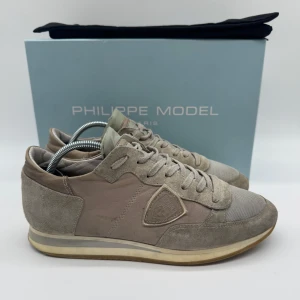 PHILIPPE MODEL TRPZ - Philippemodel TRPZ - Skick: 8,5/10 - Tillbehör: Enbart skorna - Storlek 40 sitter som 41 - Nypris ca 3700kr - Deluxecloset