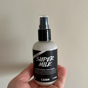 Lush Super milk  - Super milk hårvård som är änvänd ett fåtal gånger, ungefär 90ml kvar 🫶🏻doftar citron bakelse 🍰🍋🍬Nypris 210kr