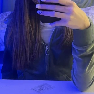 Intressekoll - Kollar intresset på mitt gröna juicy couture set💓 Skriv för mera bilder och prisförslag  Går köpa enskild och i set💓