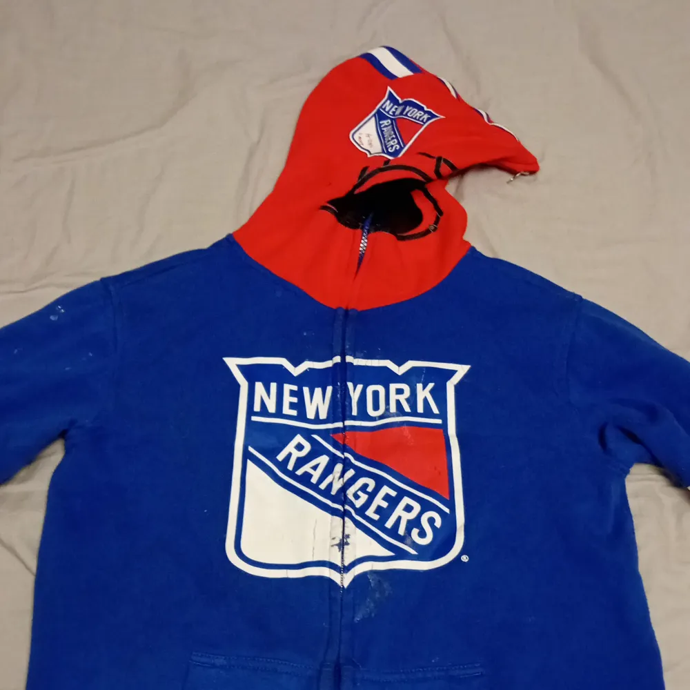 Hej säljer en rangers hoodie bape men kom privat för mer. Hoodies.