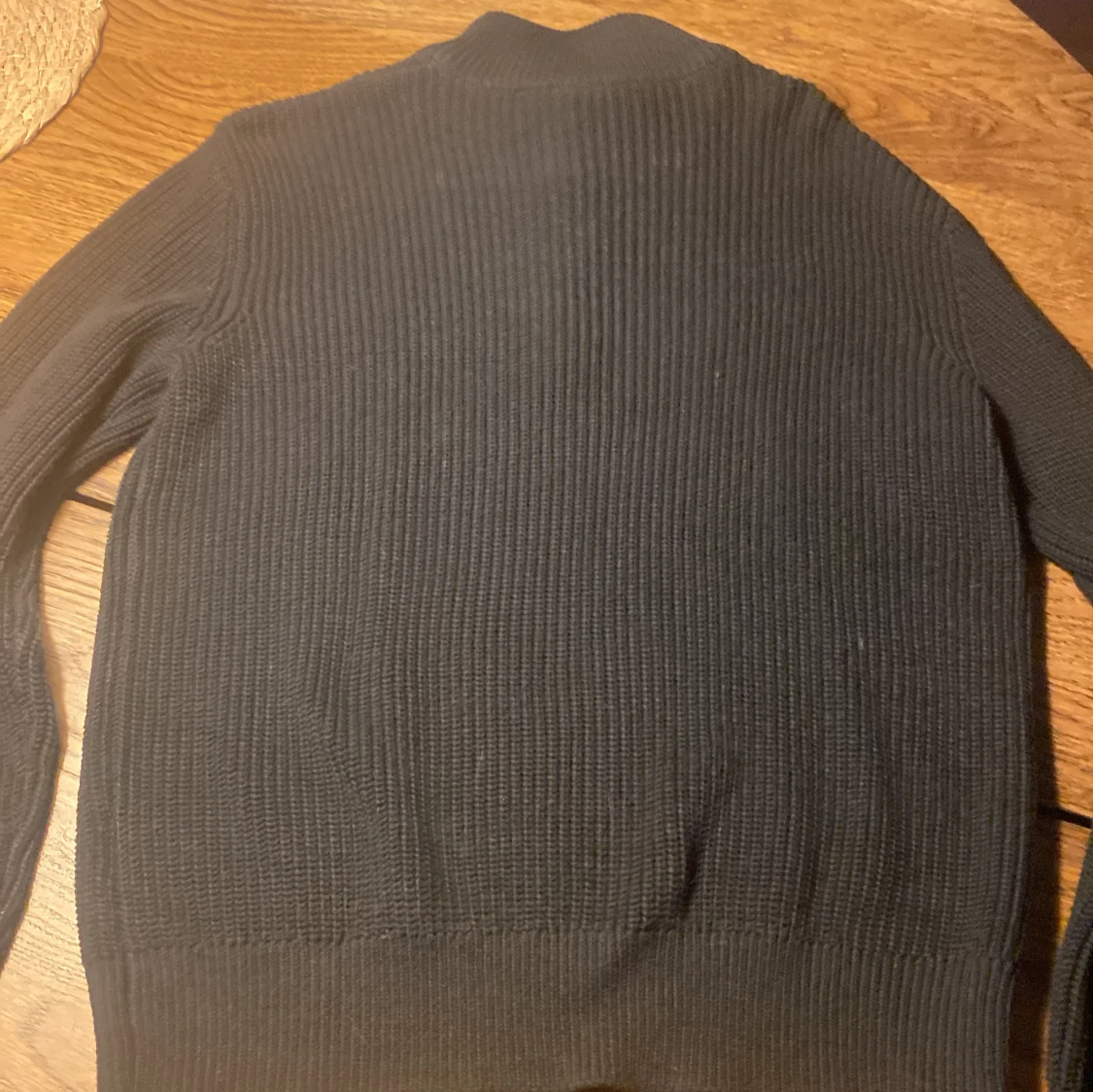 Skön svart stickad halfzip - 90