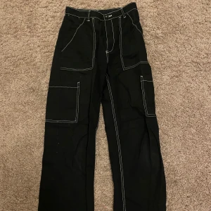 Svarta jeans - Använda men i bra skick, högmidjade🩷
