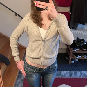 Soft goat zip hoodie - Kom med prisförslag! Funderar på att sälja min finaste soft goat zip hoodie🤗Jättefint skick!