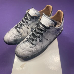 Maison margiela skor  - Maison margiela skor använda cirka en månad. Fint skick. Allt og följer med. Tveka inte med att skriva om frågor 