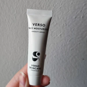 Verso ansiktskräm - Verso Face Moisturizer. Ansiktskräm. Amenity Series. 10ML. 30ML kostar 500kr. Helt ny.