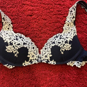 Intimisim Bh - Nästan helt oanvänd, använd Max 3 gånger. I storlek 75b 