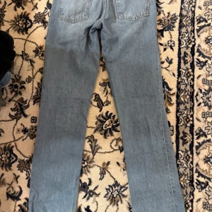 Lager 157 jeans - Säljer dessa ljusa lager157 jeans då de ej är min stil och då ej kommer till användning!🥰 Använda kanske 2/3 gånger. Nypris 400kr