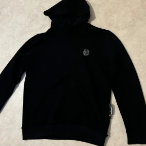 Phillip Plein Hoodie - Storlek S - M  Använd få gånger  Skönt material  300kr 