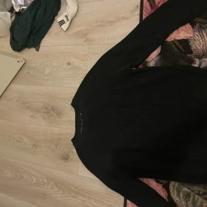 Stickad tröja  - Bra skick och bekväm tröja 