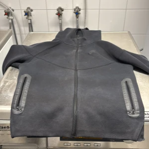 Nike tech hoodie svart - Xs,knappas andvänt 