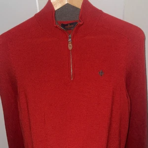 Morris tröja - Köpte denna för nått år sen men gått upp i vikten nu så den passar mig inte och tänkte sälja den Skick 9,5/10 Ny pris: 1699