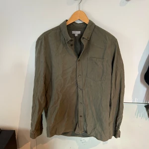 Overshirt  - Sjukt snygg olivgrön/militärgrön overshirt.  Orginalpris: 900kr