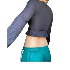 Topp - Asfet topp som funkar både till fest och till vardags (kanske med ett linne under🤗😅) 