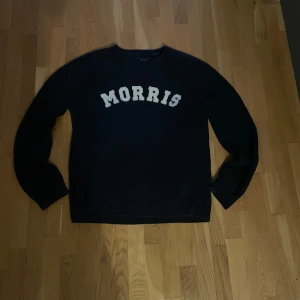 Morris Crewneck - Säljer denna Morris tröjan i storlek M. Riktigt schysst tröja och skön nu till vintern. Pris kan diskuteras vid en snabb affär.💰