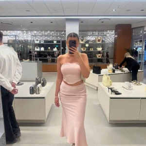 Set - Rosa set i satin, riktigt fint 