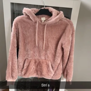 Flistjocktröja - Oanvänd i bra skick, mysig och perfekt nu mot hösten