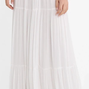 Vit långkjol  - Säljer min vita långkjol från stradivarius. Superfin och i bra skick